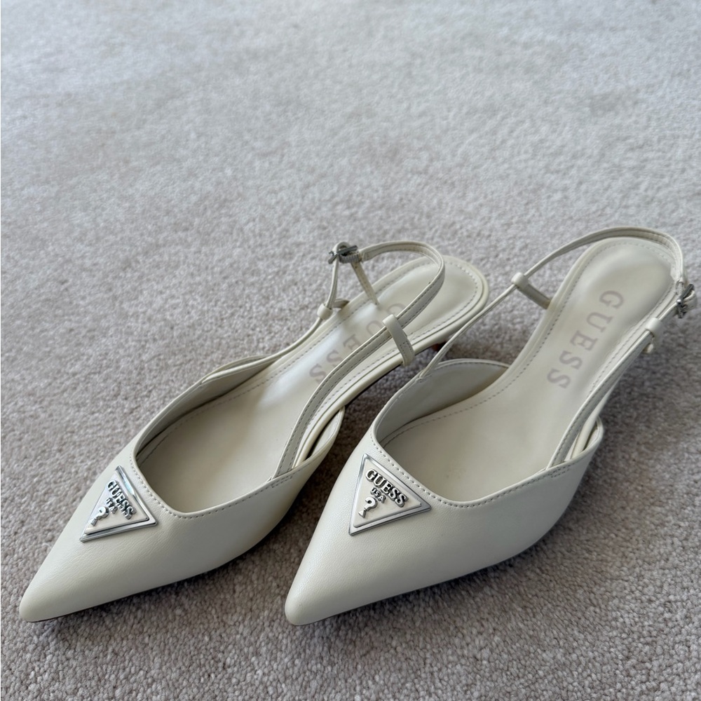 Guess Women's Elegant Jesson Pumps